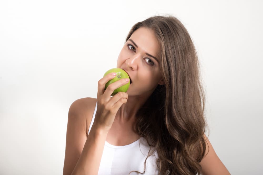 Las manzanas que compras han sido cepilladas y enceradas.